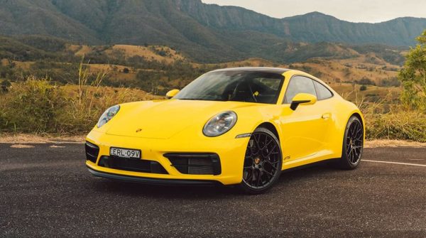 2022-PORSCHE-911-GTS-coupe-yellow-1001x565-(1)